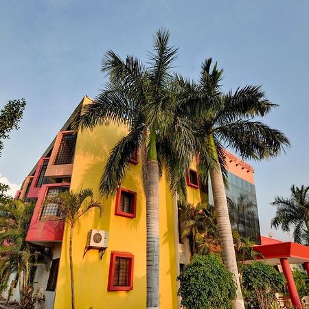 Oyo 65247 Hotel Akshay Garden Shirdi Exterior photo