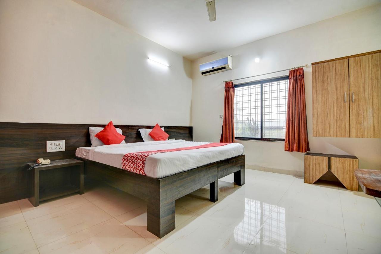 Oyo 65247 Hotel Akshay Garden Shirdi Exterior photo